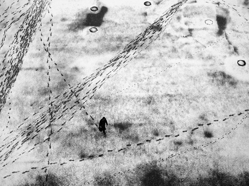 snow-footprints-belarus_63786_990x742